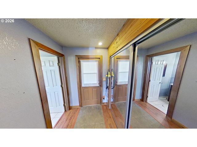 266 SHERWOOD Dr, Sutherlin, OR 97479