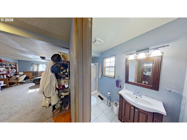 266 SHERWOOD Dr, Sutherlin, OR 97479