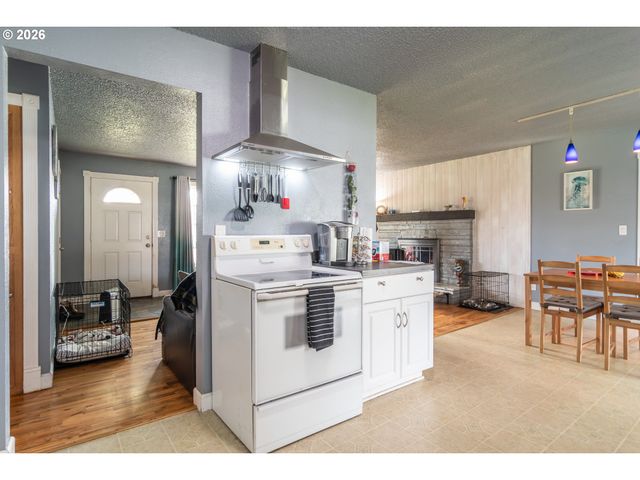 266 SHERWOOD Dr, Sutherlin, OR 97479