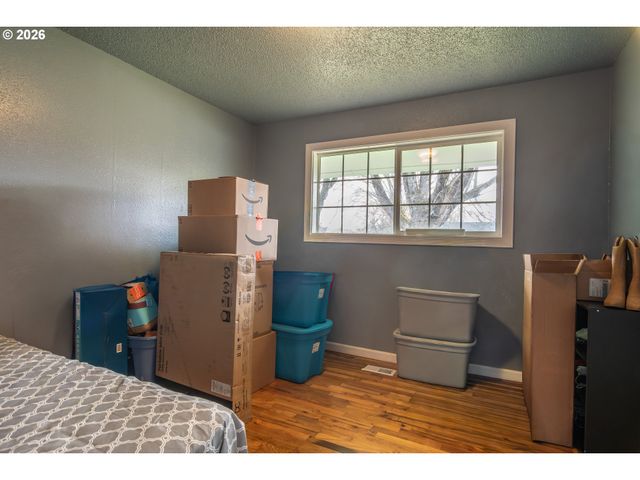 266 SHERWOOD Dr, Sutherlin, OR 97479