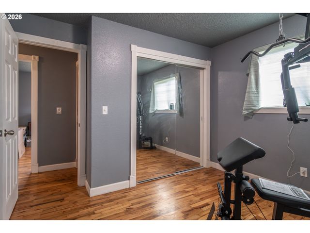 266 SHERWOOD Dr, Sutherlin, OR 97479