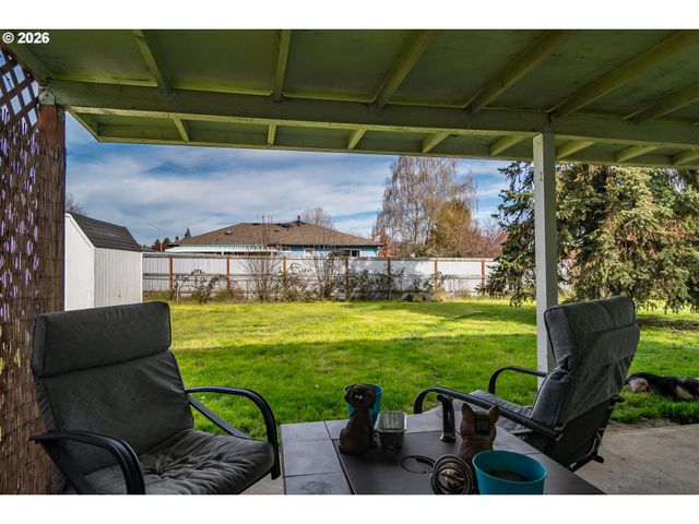 266 SHERWOOD Dr, Sutherlin, OR 97479