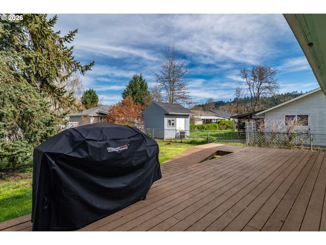 266 SHERWOOD Dr, Sutherlin, OR 97479