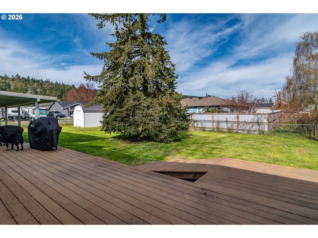 266 SHERWOOD Dr, Sutherlin, OR 97479