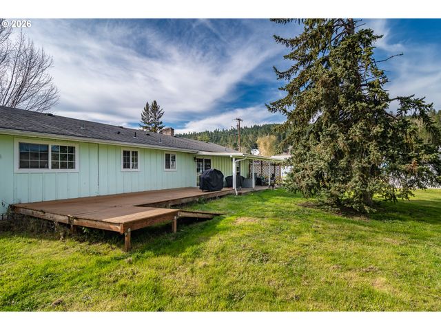 266 SHERWOOD Dr, Sutherlin, OR 97479