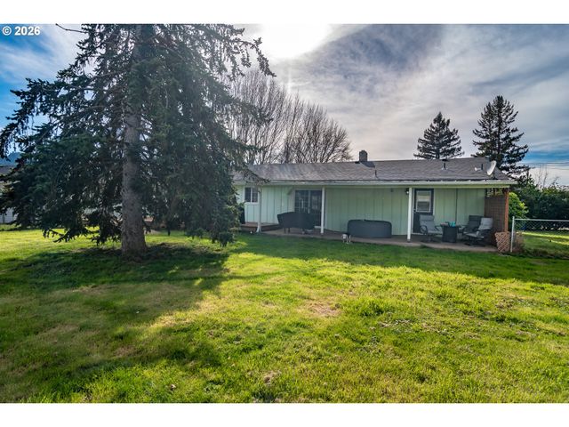 266 SHERWOOD Dr, Sutherlin, OR 97479