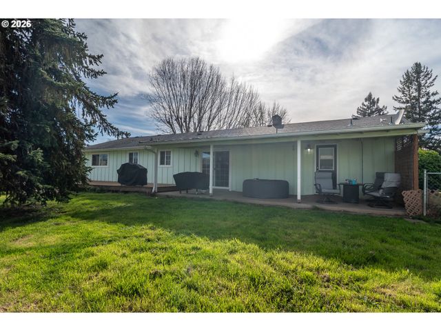 266 SHERWOOD Dr, Sutherlin, OR 97479