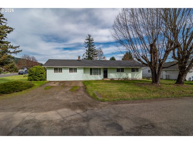 266 SHERWOOD Dr, Sutherlin, OR 97479