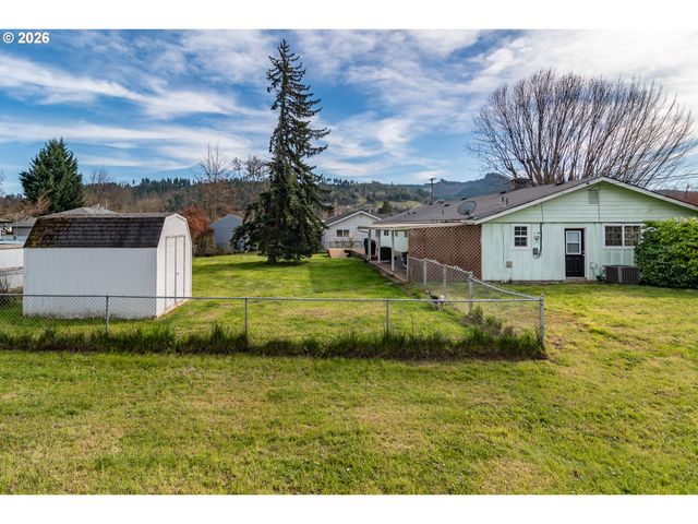266 SHERWOOD Dr, Sutherlin, OR 97479
