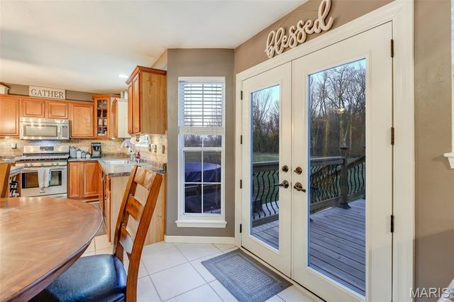 24 Meadow Woods Court, Edwardsville, IL 62025