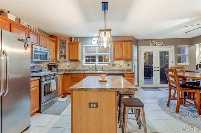 24 Meadow Woods Court, Edwardsville, IL 62025