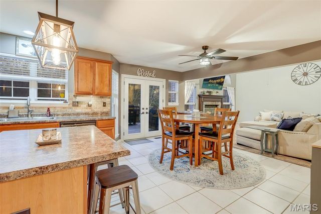 24 Meadow Woods Court, Edwardsville, IL 62025