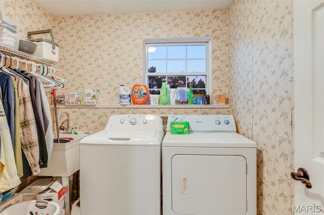 24 Meadow Woods Court, Edwardsville, IL 62025