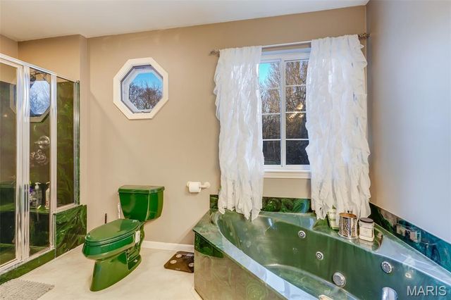 24 Meadow Woods Court, Edwardsville, IL 62025