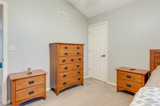 24 Meadow Woods Court, Edwardsville, IL 62025