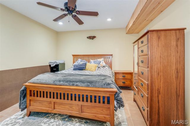 24 Meadow Woods Court, Edwardsville, IL 62025