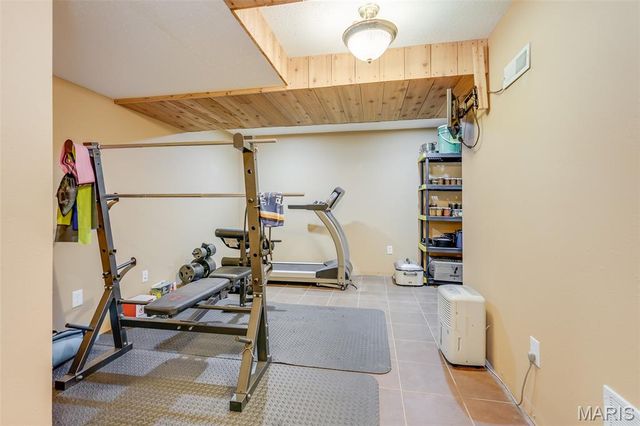 24 Meadow Woods Court, Edwardsville, IL 62025