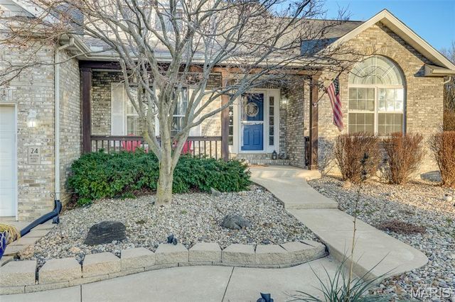 24 Meadow Woods Court, Edwardsville, IL 62025