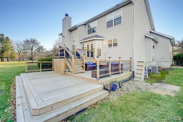 24 Meadow Woods Court, Edwardsville, IL 62025