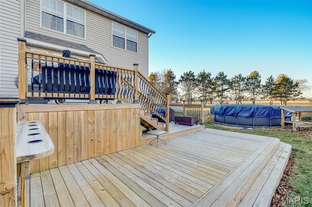 24 Meadow Woods Court, Edwardsville, IL 62025