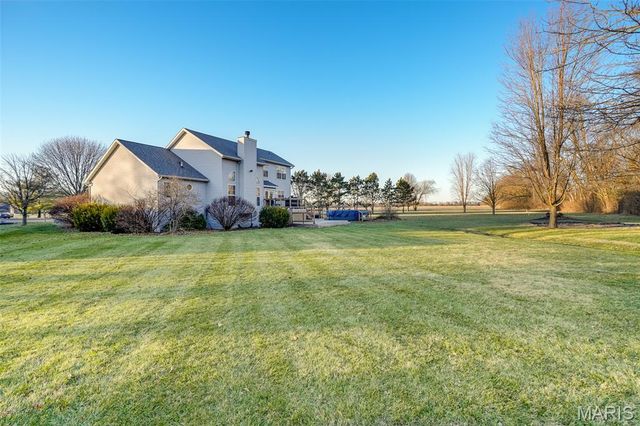 24 Meadow Woods Court, Edwardsville, IL 62025