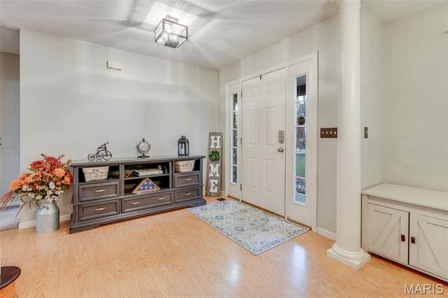 24 Meadow Woods Court, Edwardsville, IL 62025