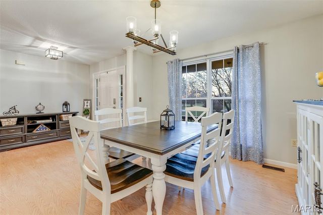 24 Meadow Woods Court, Edwardsville, IL 62025