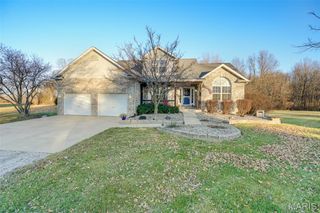 24 Meadow Woods Court, Edwardsville, IL 62025