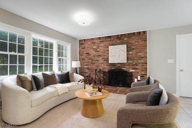 15 Quill Pen Way, Warren Twp., NJ 07059