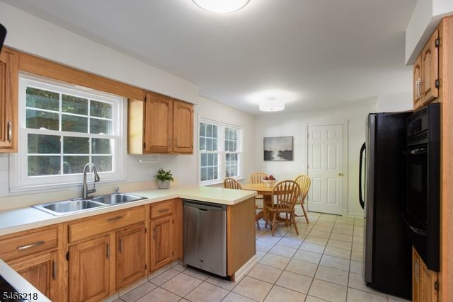 15 Quill Pen Way, Warren Twp., NJ 07059