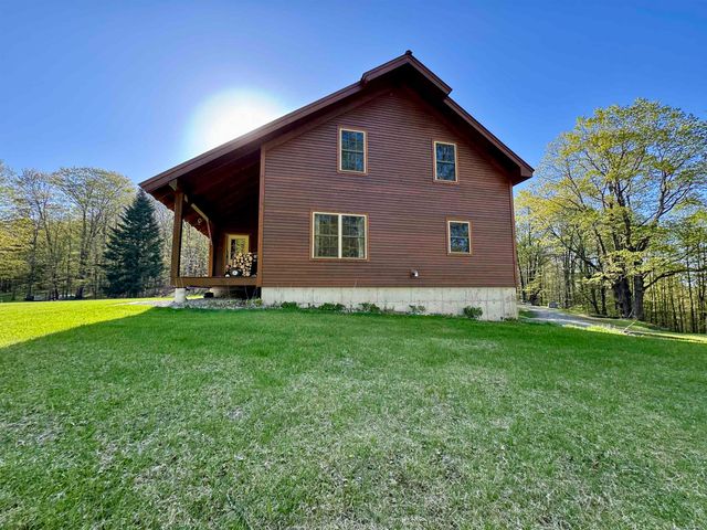 817 Topsham Road, Newbury, VT 05051