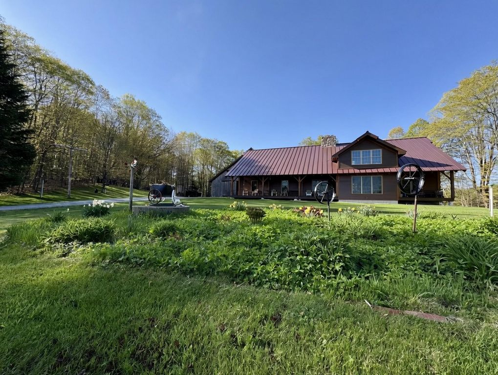 817 Topsham Road, Newbury, VT 05051