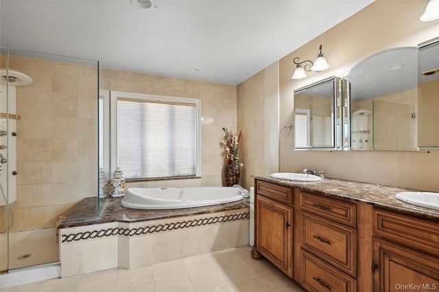 4 Quebec Road, Island Park, NY 11558