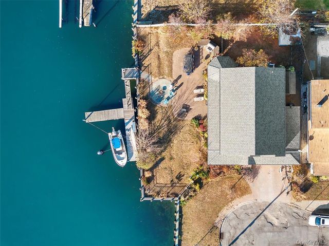 4 Quebec Road, Island Park, NY 11558