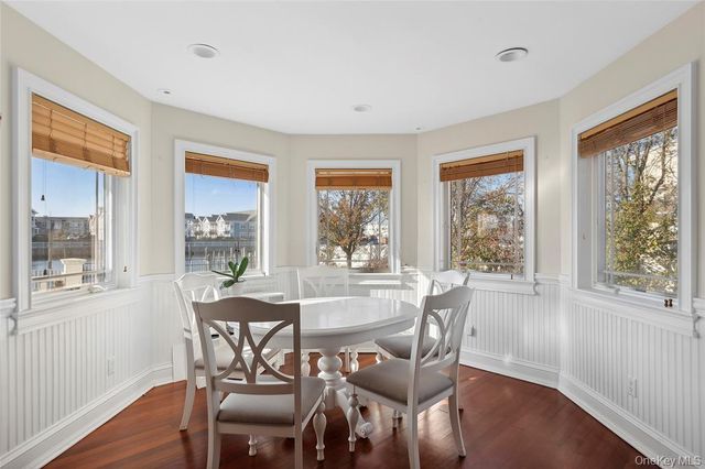 4 Quebec Road, Island Park, NY 11558