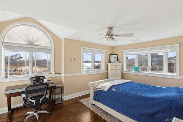 4 Quebec Road, Island Park, NY 11558