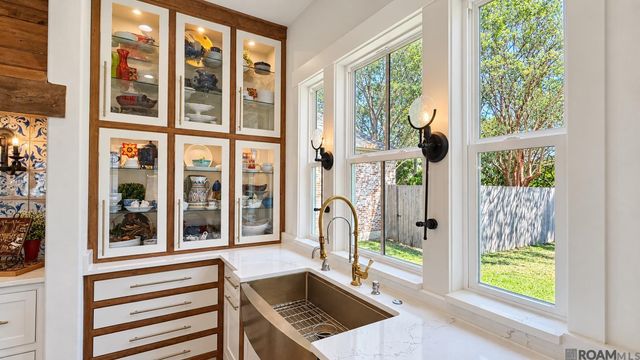 17909 Pecan Shadows Dr, Baton Rouge, LA 70810