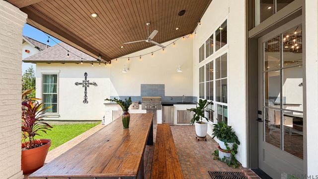 17909 Pecan Shadows Dr, Baton Rouge, LA 70810