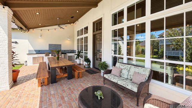 17909 Pecan Shadows Dr, Baton Rouge, LA 70810