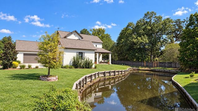 17909 Pecan Shadows Dr, Baton Rouge, LA 70810