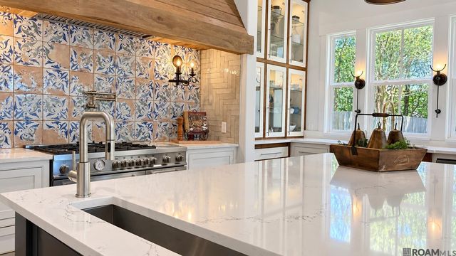 17909 Pecan Shadows Dr, Baton Rouge, LA 70810