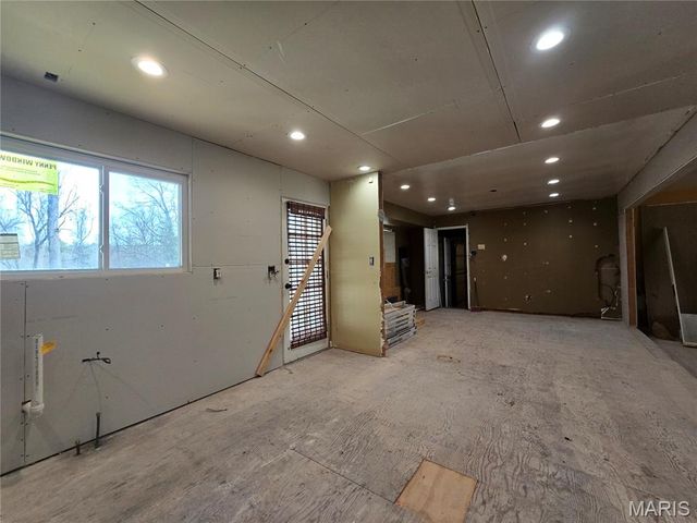 3655 Seville Drive, Florissant, MO 63033