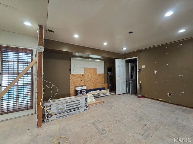 3655 Seville Drive, Florissant, MO 63033