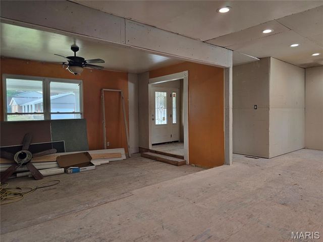 3655 Seville Drive, Florissant, MO 63033