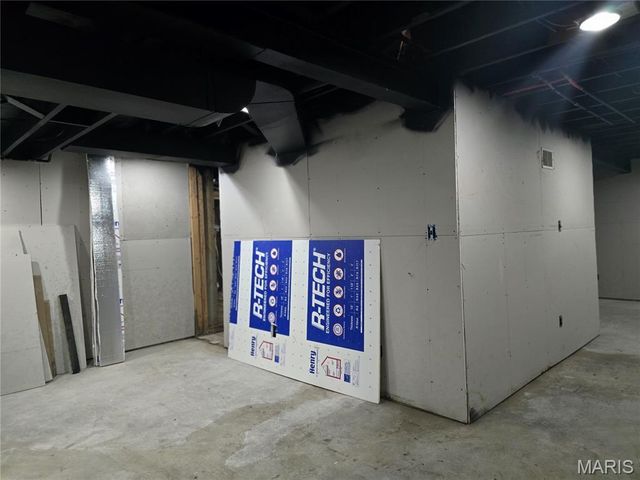 3655 Seville Drive, Florissant, MO 63033