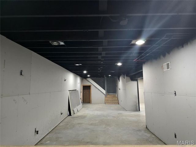 3655 Seville Drive, Florissant, MO 63033