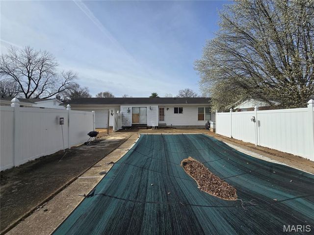 3655 Seville Drive, Florissant, MO 63033