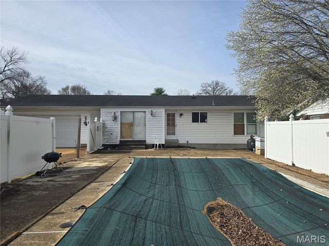 3655 Seville Drive, Florissant, MO 63033