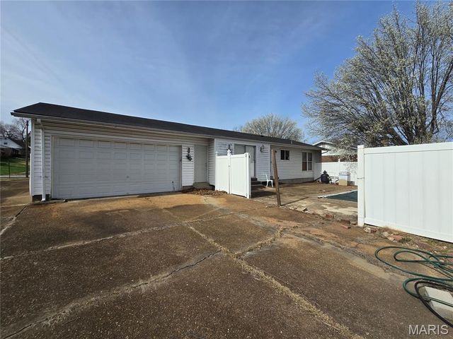 3655 Seville Drive, Florissant, MO 63033