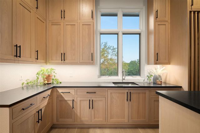 211 BELLA CIMA DR, Austin, TX 78734